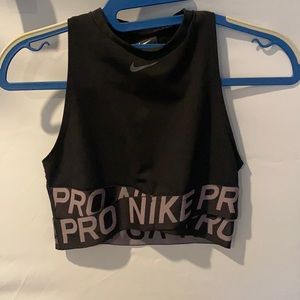 NIKE PRO CROP TOP